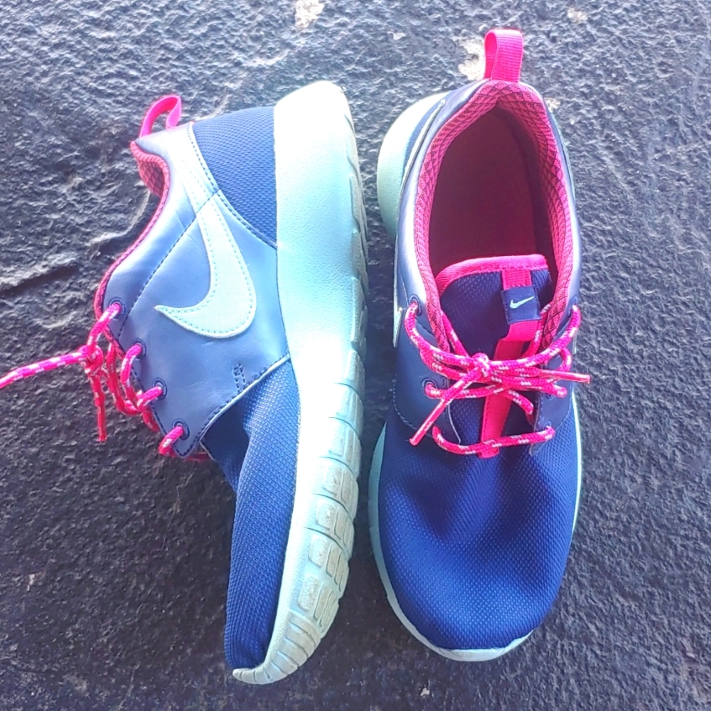 Nike Youth Roche Sneaker Size 6Y - Picture 7 of 8